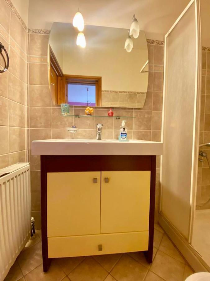 Апартаменты Dora'S Nest 5' Min From The Airport. Спата Экстерьер фото